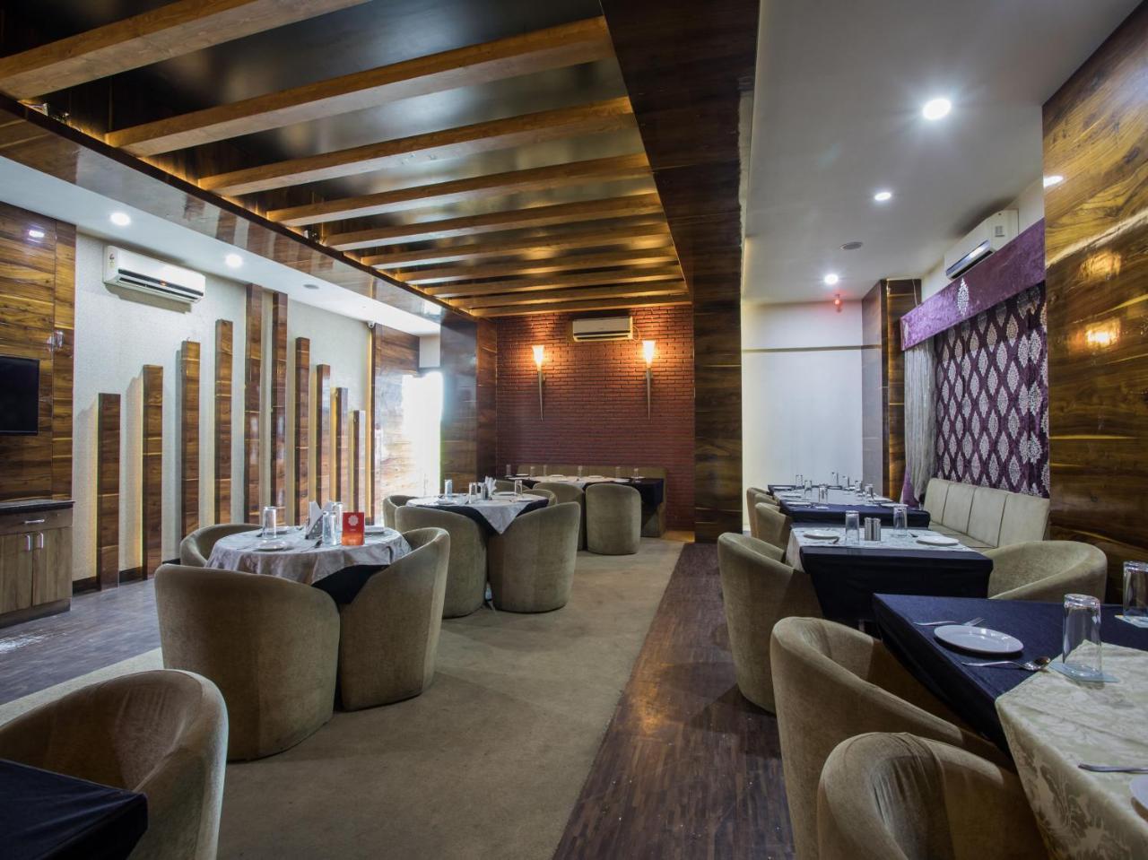 Capital O 1546 The Sensation Hotel Indore Exterior foto