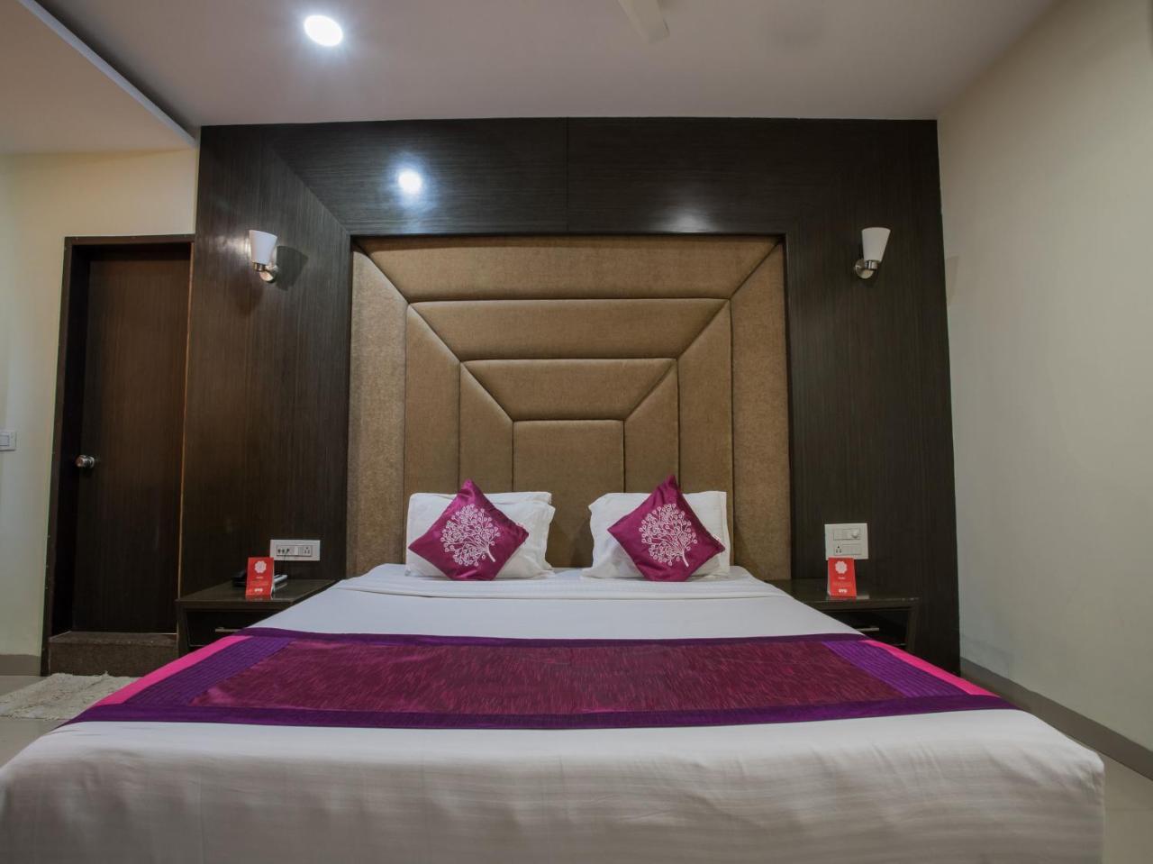 Capital O 1546 The Sensation Hotel Indore Exterior foto